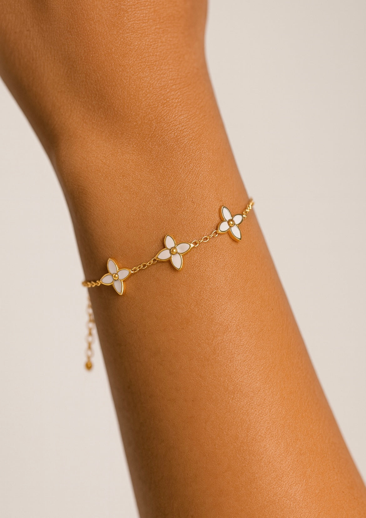 Lux Charm Armband